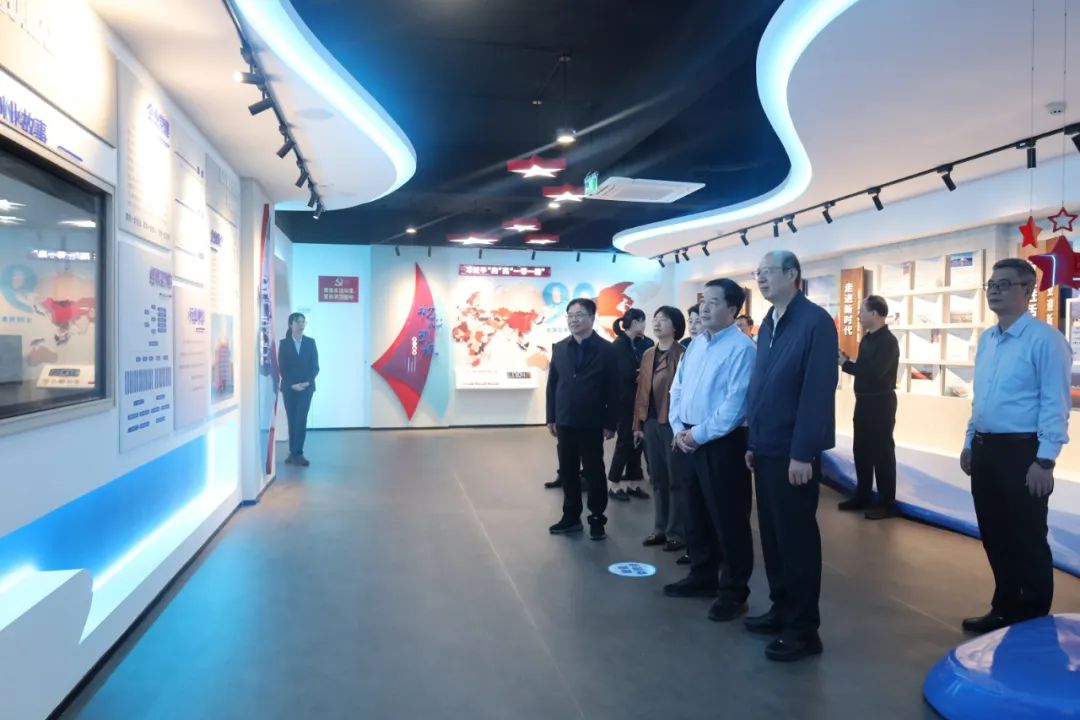 省政协调研组来麻豆做爱开展海洋资源保护与开发专题调研